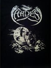 HADES : Alone Walkyng TS XL-size.