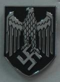 BUTTONS: Wehrmacht Eagle Shield pin